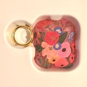 Anna Rifle Bond AirPods case